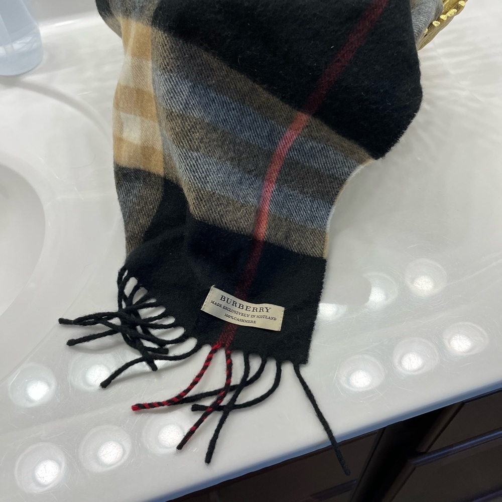 New, never worn Mens 100% Cashmere Scarf